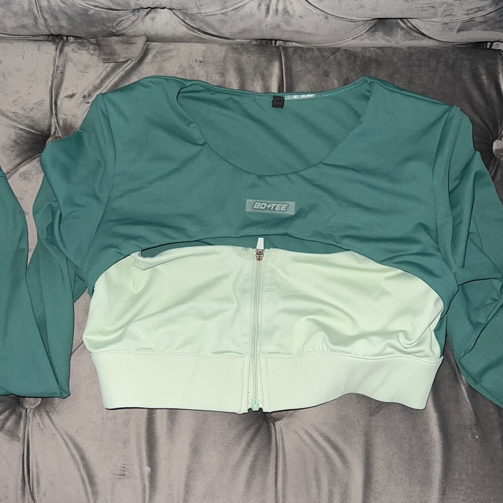 Bo+Tee cropped long sleeve